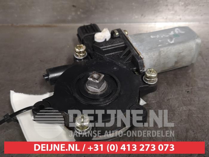 Mitsubishi Lancer Door window motor O292143