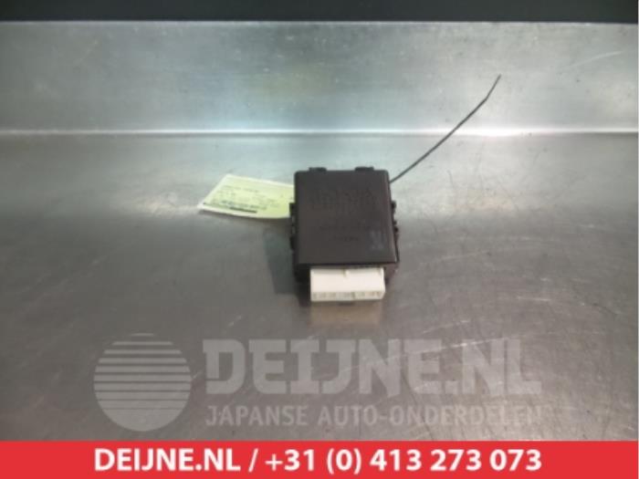 Toyota Rav-4 Wiper module O309367