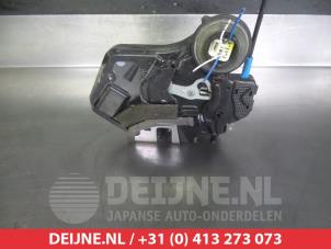 Toyota Landcruiser Rear door lock mechanism 4-door, left O280515 photo 2