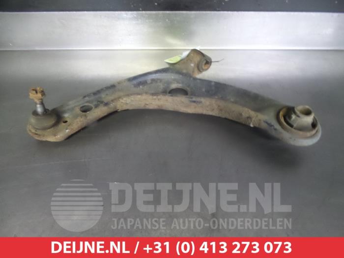 Toyota Urban Cruiser Draagarm onder links-voor O381846