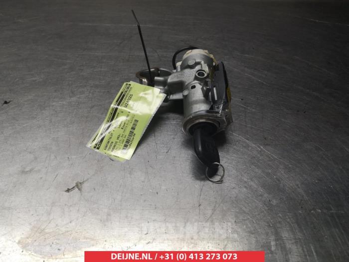 Toyota Avensis Verso Kontaktslot+Sleutel O336015