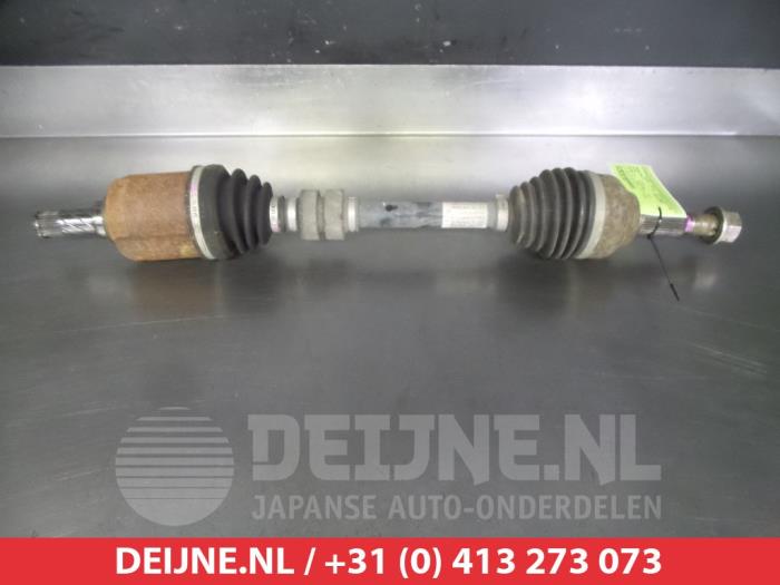 Gebruikte Aandrijfas links-voor Nissan Qashqai (J10) 1.5 dCi Prijs € 50,00 Margeregeling aangeboden door V.Deijne Jap.Auto-onderdelen BV