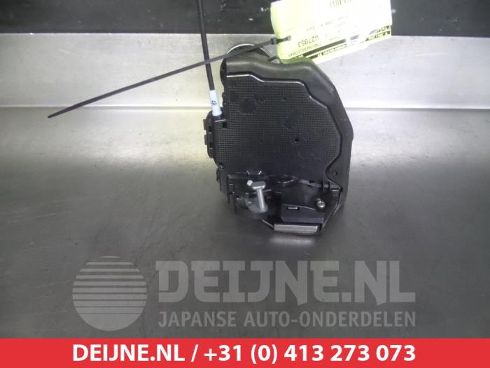 Toyota Corolla Deurslot Mechaniek 4Deurs links-achter O280562