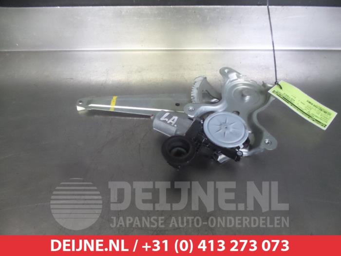 Toyota Corolla Ruitmechaniek 4Deurs links-achter O290939