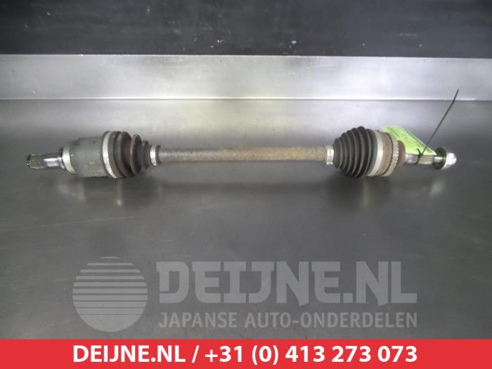 Suzuki Celerio Aandrijfas links-voor O318439