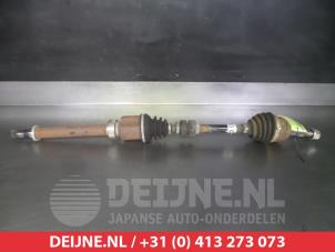 Gebruikte Aandrijfas rechts-voor Nissan Note (E12) 1.5 dCi 90 Prijs € 50,00 Margeregeling aangeboden door V.Deijne Jap.Auto-onderdelen BV