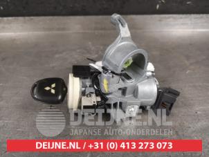 Mitsubishi Pajero Zündschloss+Schlüssel O335539 foto 2