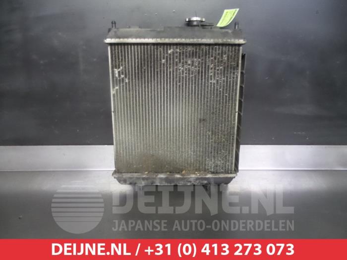 Gebruikte Radiateur Nissan Micra (K11) 1.4 16V Prijs € 35,00 Margeregeling aangeboden door V.Deijne Jap.Auto-onderdelen BV