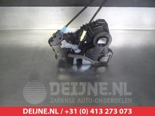 Toyota Rav-4 Front door lock mechanism 4-door, right O281260 photo 2