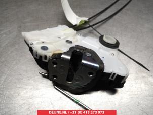 Toyota Yaris Deurslot Mechaniek 4Deurs rechts-voor O281276 foto 2