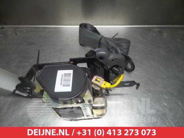 Kia Carens Front seatbelt, right O315184