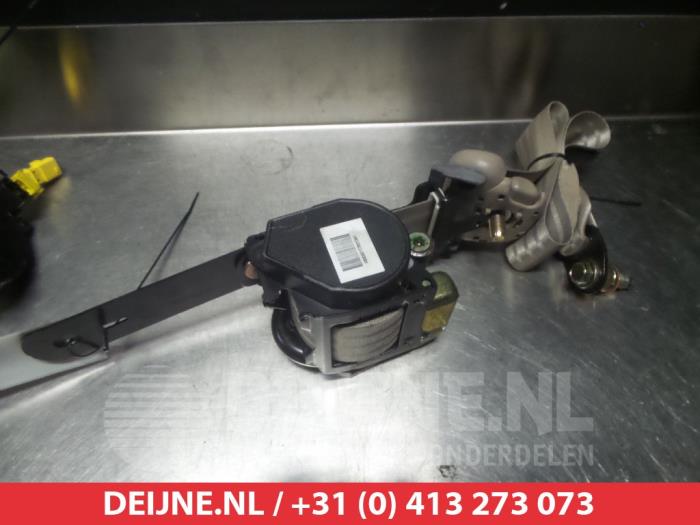 Hyundai Sonata Front seatbelt, right O315075