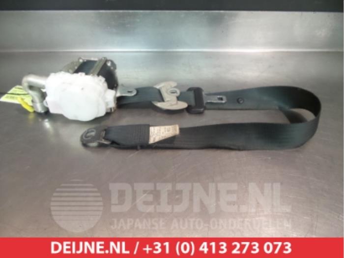 Toyota Avensis Front seatbelt, right O315467