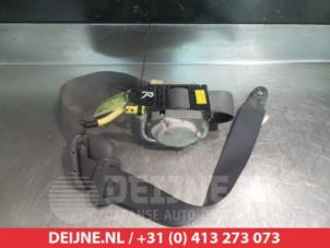 Gebruikte Veiligheidsgordel rechts-voor Toyota Hilux III 2.5 D4-D 100 16V 4x4 Prijs € 75,00 Margeregeling aangeboden door V.Deijne Jap.Auto-onderdelen BV