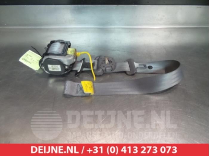 Hyundai Accent Front seatbelt, right O315049
