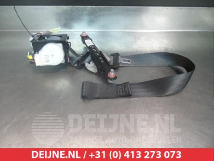 Hyundai Accent Front seatbelt, right O315088