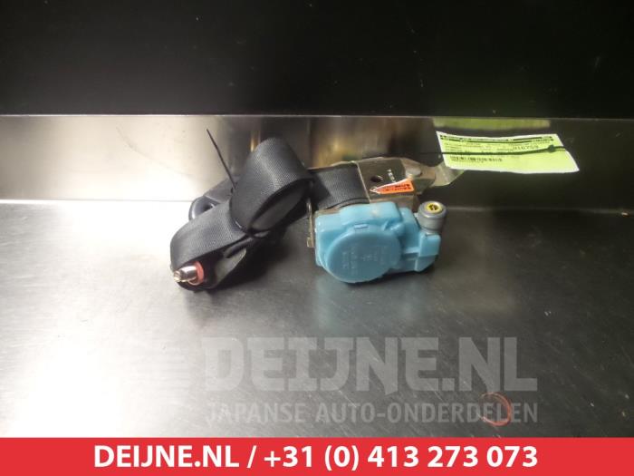 Hyundai Elantra Front seatbelt, right O315073