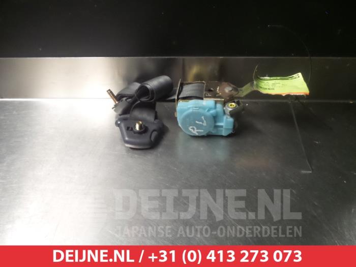 Hyundai Elantra Front seatbelt, right O315074