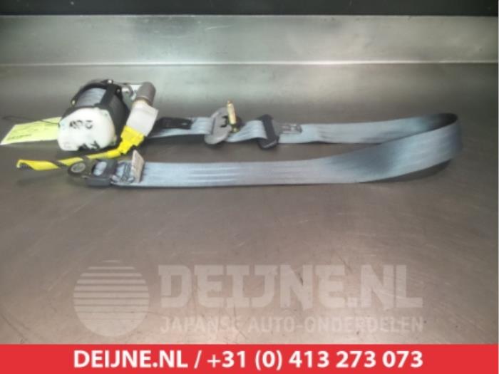 Honda HR-V Front seatbelt, right O315333