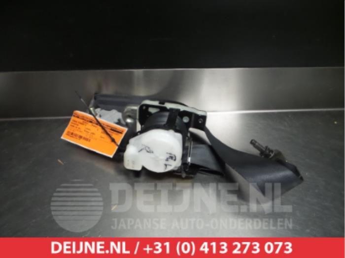 Daihatsu Young RV Front seatbelt, right O315357