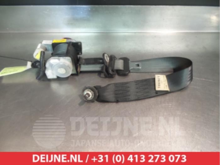 Mazda MX-5 Front seatbelt, right O315017