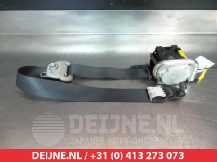 Mitsubishi Lancer Front seatbelt, right O315260
