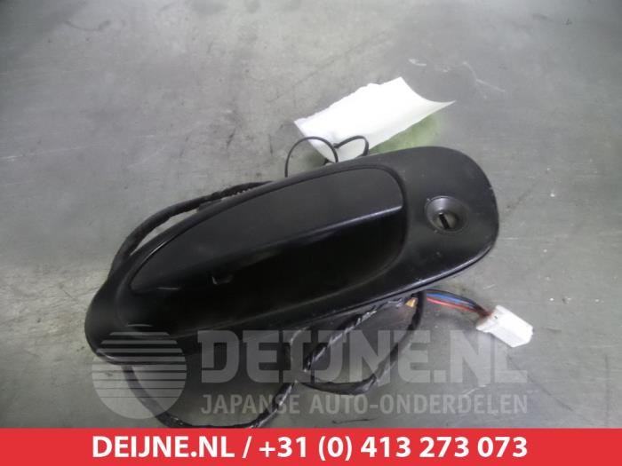 Mazda 323F Türgriff 4-türig links vorne O277223