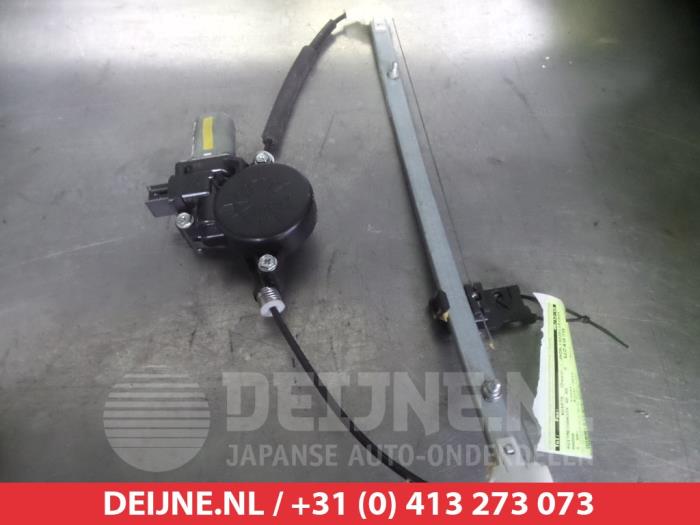 Mazda 3 Ruitmechaniek 4Deurs rechts-achter O291008