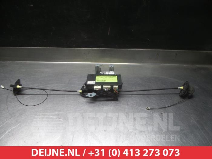 Mazda 5 Schuifdeur motor links O271438