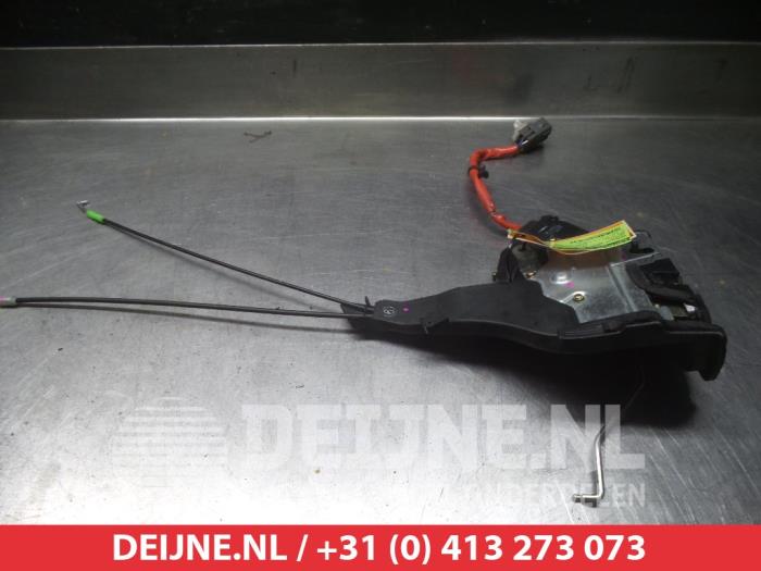 Toyota Rav-4 Deurslot Mechaniek 4Deurs links-achter O280587