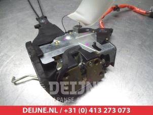 Toyota Rav-4 Deurslot Mechaniek 4Deurs links-achter O280587 foto 2