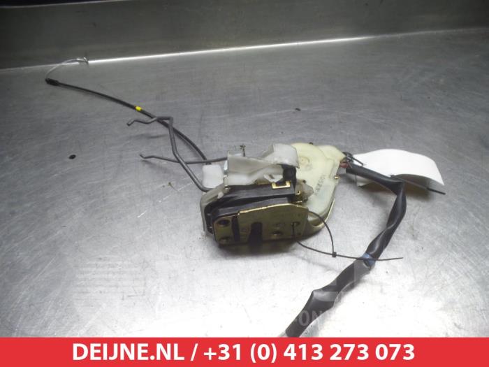 Mazda MPV Deurslot Mechaniek 4Deurs rechts-voor O280675