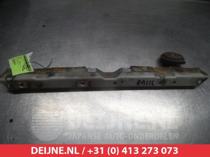 Daihatsu Young RV Schlossträger vorne O270577
