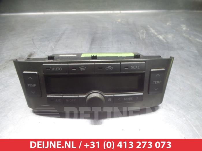 Toyota Avensis Heater control panel O306317