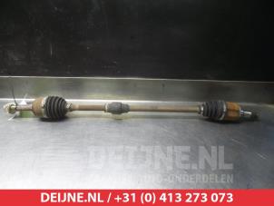 Gebruikte Aandrijfas rechts-voor Mitsubishi Space Star (A0) 1.0 12V Prijs € 50,00 Margeregeling aangeboden door V.Deijne Jap.Auto-onderdelen BV