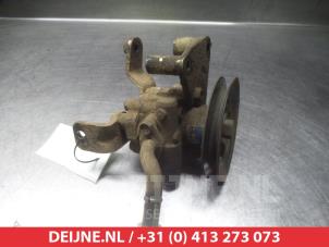 Gebruikte Servopomp Nissan King Cab/Pickup 4x4 (D22) 2.5 TDI 16V Prijs € 75,00 Margeregeling aangeboden door V.Deijne Jap.Auto-onderdelen BV