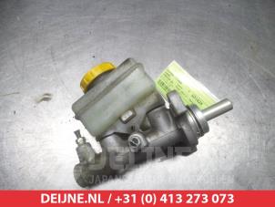 Hoofdremcilinder van een Subaru Forester (SH) 2.0D 2011