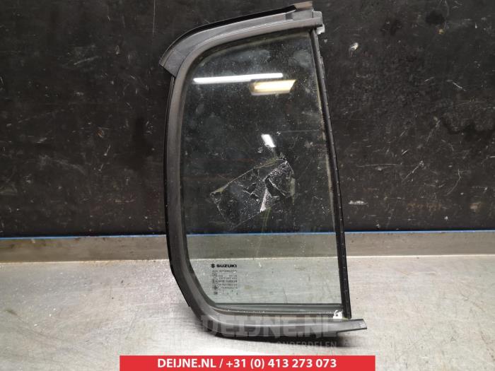 Suzuki Celerio Driehoeks Ruit rechts-achter O290142