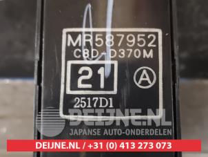 Mitsubishi L200 Multi-functional window switch O312080 photo 3