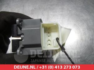 Toyota Yaris Multi-functional window switch O312529 photo 3