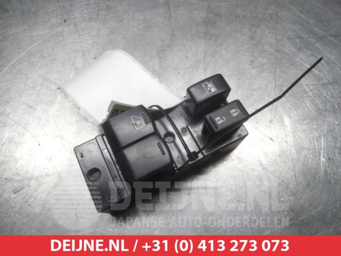 Nissan Micra Combischakelaar ramen O311723