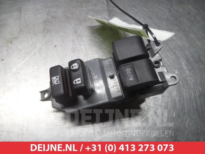 Toyota Yaris Multi-functional window switch O312443