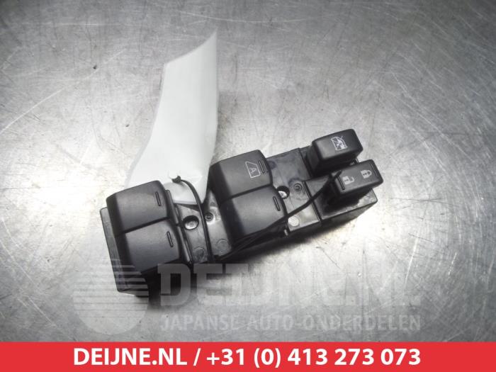Nissan Note Combischakelaar ramen O311600