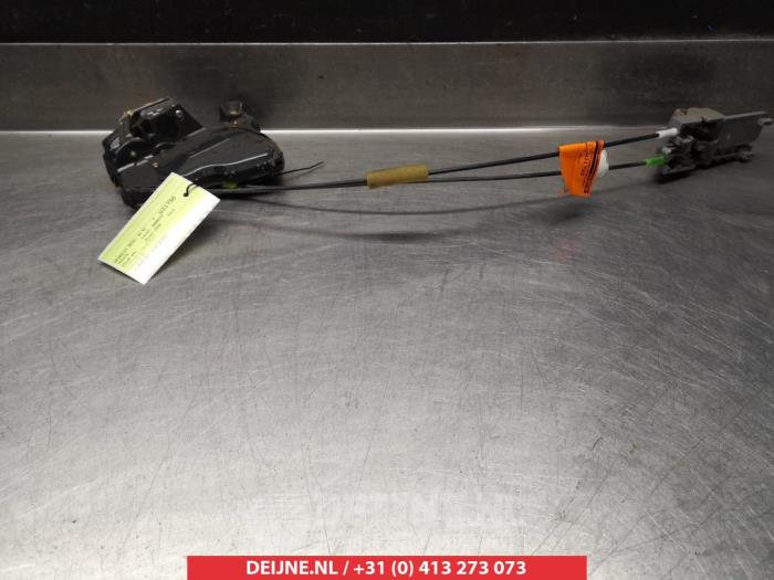 Toyota Hilux Deurslot Mechaniek 4Deurs rechts-voor O281202