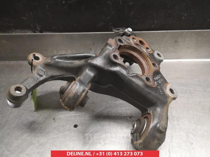 Toyota C-HR Fusee links-achter O380509
