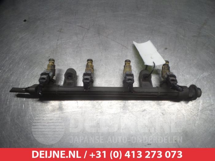 Gebruikte Injector brug Hyundai Tucson (JM) 2.0 16V CVVT 4x2 Prijs € 50,00 Margeregeling aangeboden door V.Deijne Jap.Auto-onderdelen BV