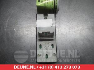 Hyundai I40 Combischakelaar ramen O311568 foto 2