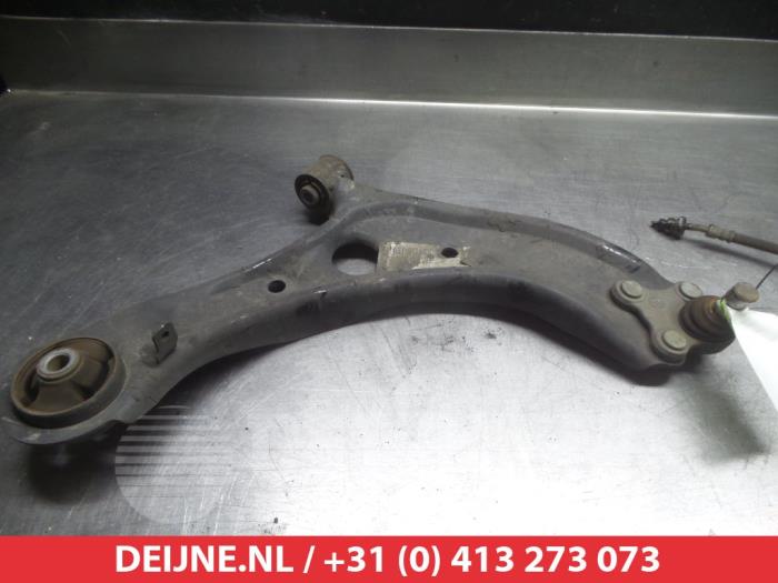 Kia Sportage Draagarm onder rechts-voor O382396