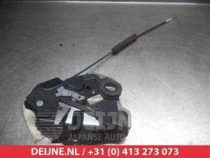 Toyota Corolla Verso Front door lock mechanism 4-door, right O281200 photo 2