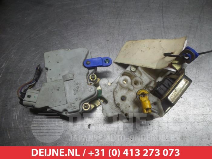 Nissan Terrano Türschlossmechanik 2-türig links O279025